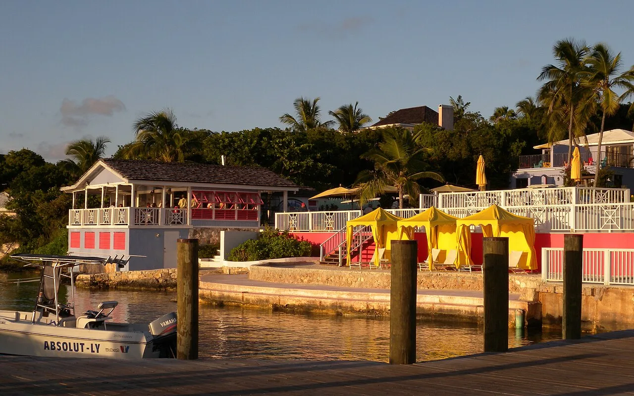 Romora Bay, Harbour Island — calm protected water on the leeward side of the island
