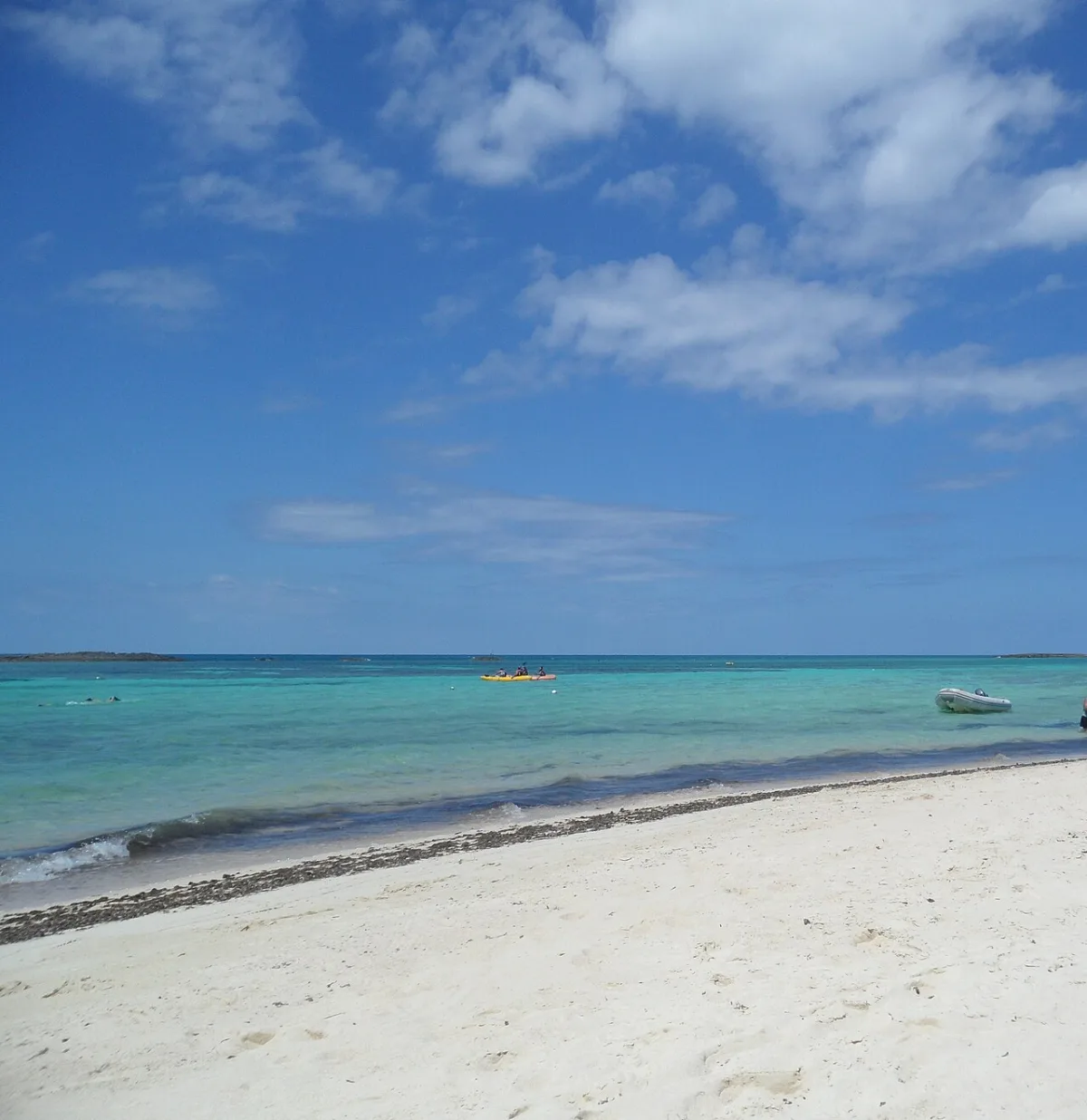 Paradise Cove and Deadman's Reef on the southwest coast of Grand Bahama